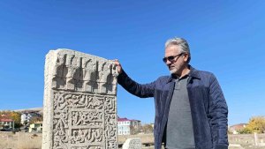 Gevaş Selçuklu Mezarlığı'nda 45 yeni mezar gün yüzüne çıkarıldı