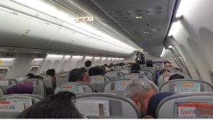 Antalya uçağı menşei tespit edilemeyen cisimden dolayı Van'a inemedi