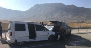 Ağrı'da 2 trafik kazasında 9 kişi yaralandı