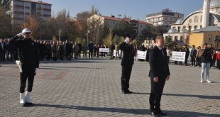 Büyük Önder Atatürk Muş'un ilçelerinde törenlerle anıldı