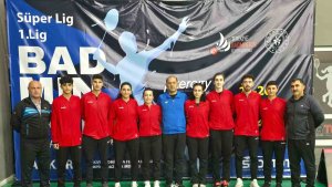 Badminton Süper Liginde Erzincan takımları zirvede