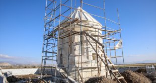 Van depremlerinde hasar gören Kara Yusuf Bey Kümbeti'nde restorasyon çalışması devam ediyor