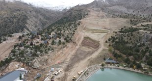 Ergan Dağı'nda kar tutumunu artırmak için çim çalışması yapılıyor