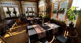 Ata buğdayı kavılcadan yaptığı 12 ürünü müşterilerine sunuyor