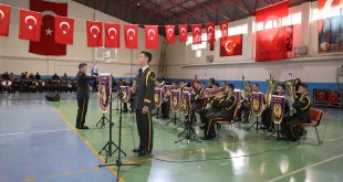 Askeri bando takımı Şemdinli'de konser verdi