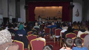 Elazığ'da 'Güler misin Ağlar mısın' adlı tiyatro büyük beğeni topladı