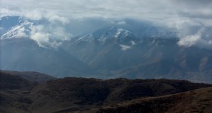 Bingöl'ün yüksek kesimlerine kar yağdı