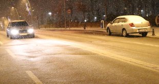 Erzurum ve Tunceli'de kar yağışı etkili oldu