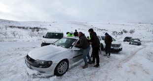 Malatya-Kayseri kara yolunda mahsur kalan araçlar kaldırıldı