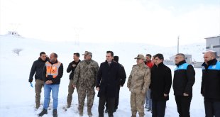 Bitlis Valisi Karakaya, kar temizleme çalışmalarını inceledi