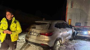 Sarıkamış'ta araçlar yolda mahsur kaldı, ekipler seferber oldu