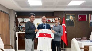 Çakmur'a anlamlı hediye