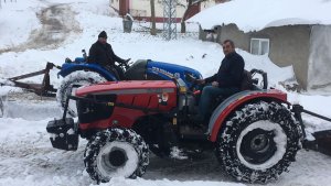 Darende'de vatandaşlar mahalle içi yolları kendi imkanlarıyla temizledi
