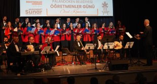 Bakan Yusuf Tekin, Erzurum'da öğretmenler için düzenlenen konsere katıldı