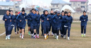 Kadınlar 1. Ligi'nin gol yemeyen tek takımı Yüksekova Spor'da hedef liderliği sürdürmek
