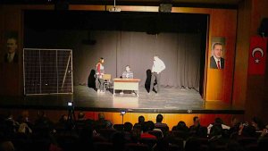 Doktorlar, öğretmenler sahne aldı, çocukları madde bağımlılığına karşı uyardı