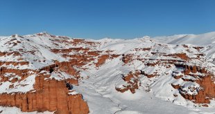 Narman Peribacaları karla kaplandı