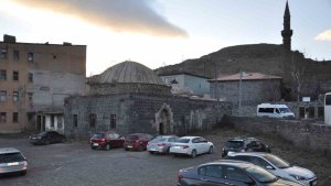 Kars'ta tarihi hamamın hali içler acısı