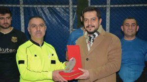 Tatvan'da futbol turnuvasının şampiyonu Eczane Sarf oldu