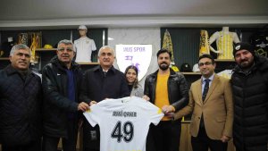 Muş Valisi Avni Çakır'dan maç öncesi taraftara çağrı: "Forma satın alarak takımınıza destek olun"