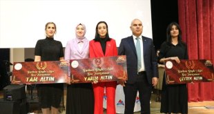 Ağrı'nın genç yetenekleri müzik yarışmasında hünerlerini gösterdi