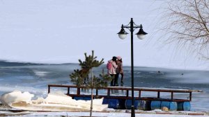 Erzincan'da şelaleler, göletler buz tuttu