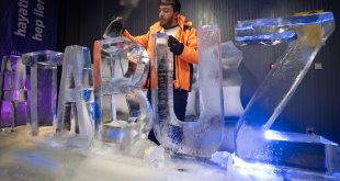 "2025 Turizm Başkenti" seçilen Erzurum'un tarihi yapıları buza işlendi