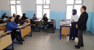 Şemdinli Kaymakamı Akpınar'dan okul ziyareti