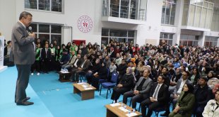 Yazar Hayati İnanç, Hakkari'de söyleşi programına katıldı