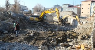 Hakkari ve Yüksekova'da depreme dayanıksız kültür merkezleri yıkılıyor