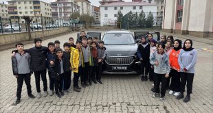 Türkiye'nin yerli otomobili Togg, Bingöl'de öğrencilere tanıtıldı