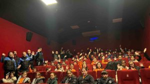 Polislerden sinema etkinliği