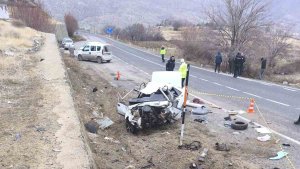 Elazığ'da otomobil duvara çarptı: 1 ölü