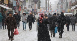 Ağrı kar yağışıyla yeniden beyaza büründü