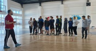 Bitlis'te badminton antrenörlük kursu başladı