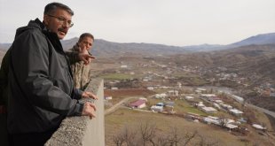 Hakkari Valisi Çelik, Irak sınırında yapılan güvenlik duvarını inceledi