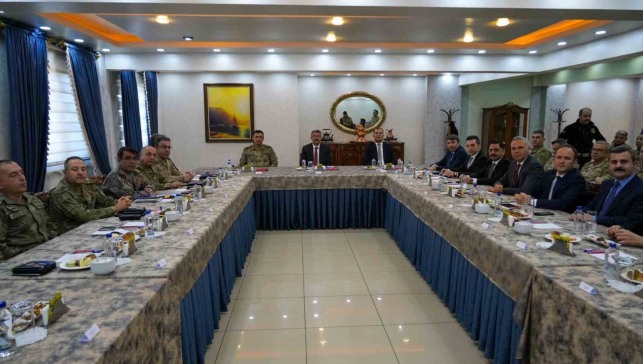 Vali Çelik başkanlığında sınır güvenliği toplantısı gerçekleştirildi