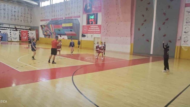 Elazığ'da şampiyon Bingöl Spor Lisesi