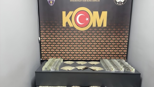 Ağrı'da gümrük kaçağı sigara operasyonunda 4 şüpheli yakalandı