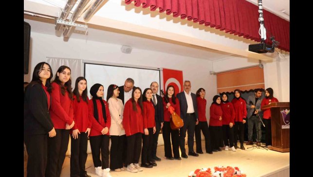 Oltu'da liseliler 'Anadolu'dan Yükselen Ezgiler'de ter döktü