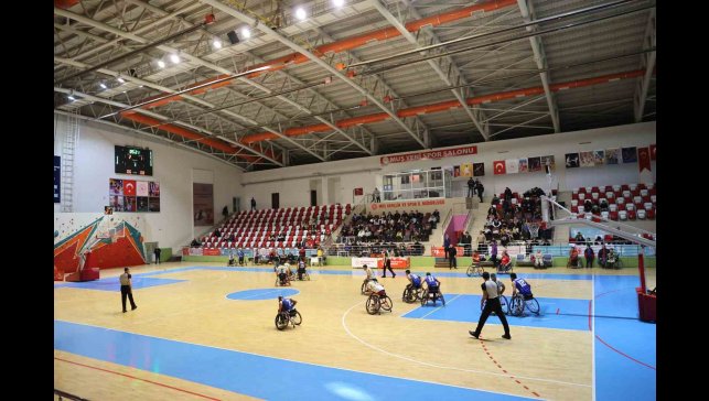 Muş BESK, Van BESK'i 76-49 mağlup etti