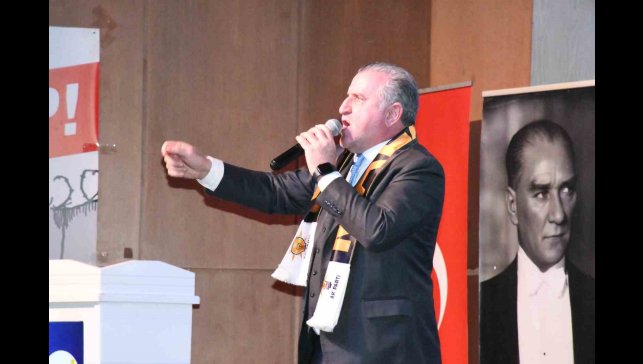 Bakan Bak: "Dünyada gençliğe en büyük yatırım yapan lider Erdoğan'dır"