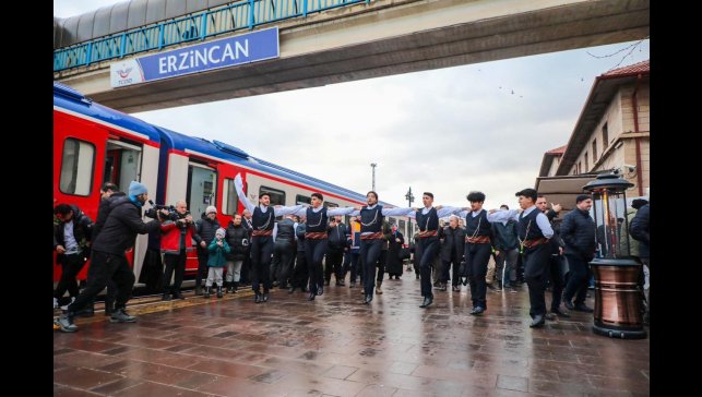 Turistik Doğu Ekspresi'ne Erzincan'da sıcak karşılama