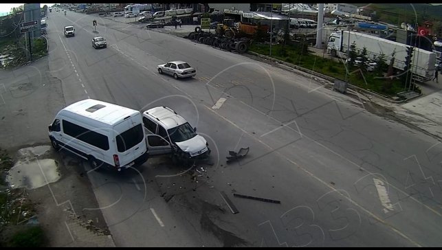 Tatvan'da KGYS kameralarına yansıyan kazalar