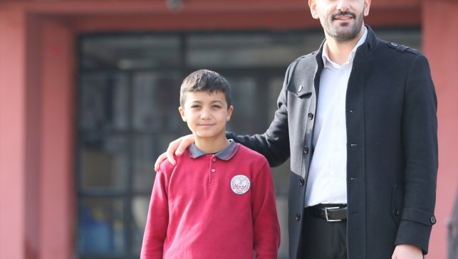 İlk yardım eğitimi alan öğretmen, yemek yerken nefes borusu tıkanan öğrencisini kurtardı