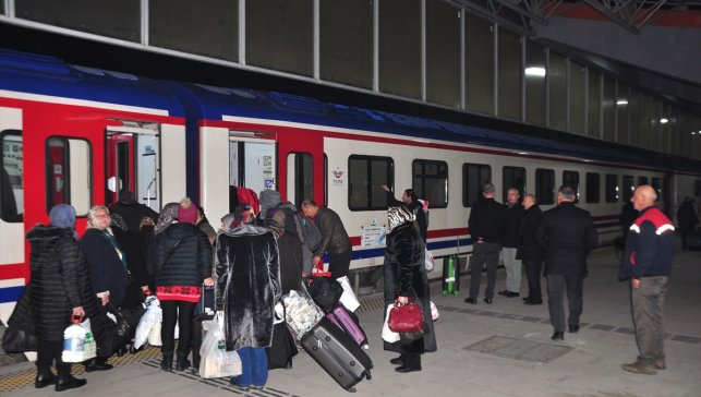Turistik Doğu Ekspresi yeni sezonda Kars'tan ilk seferine çıktı
