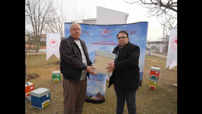 Kraliçe ana arılar Iğdır'da üretilecek