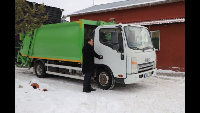 Ardahan Belediyesi'ne yeni çöp kamyonu hibe edildi