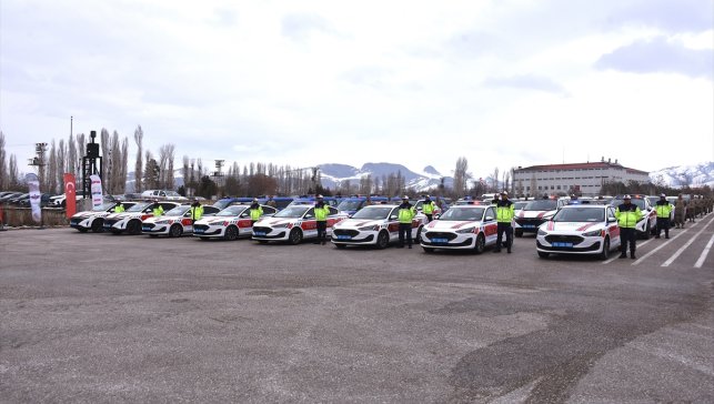 Van'da İl Jandarma Komutanlığına 72 araç tahsis edildi