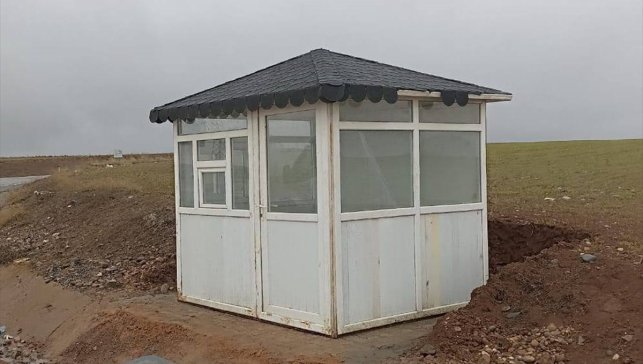 Ağın Belediyesi Dörtyol yol ayırımına kapalı durak yerleştirdi